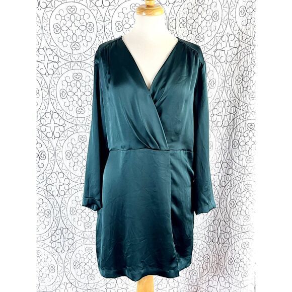 Dynamite Dress Emerald Green Long Sleeved Satin Women's L - Picture 8 of 8
